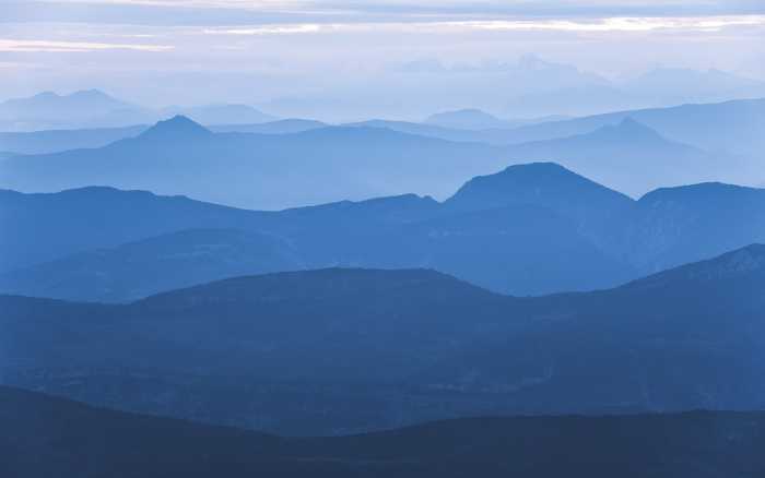 Premium Non-Woven Blue Mountain