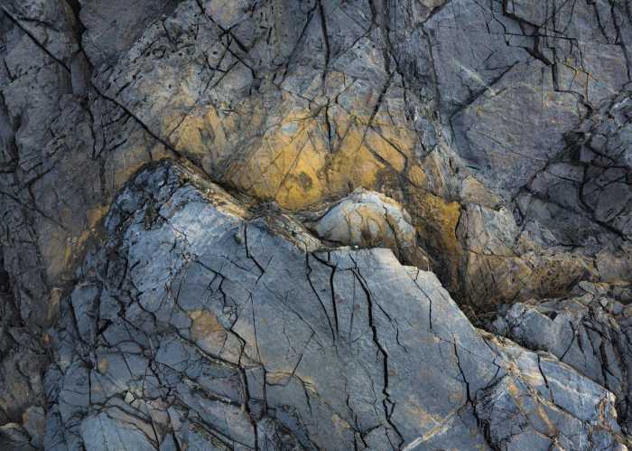 Standard Non-woven Abstract Mountain