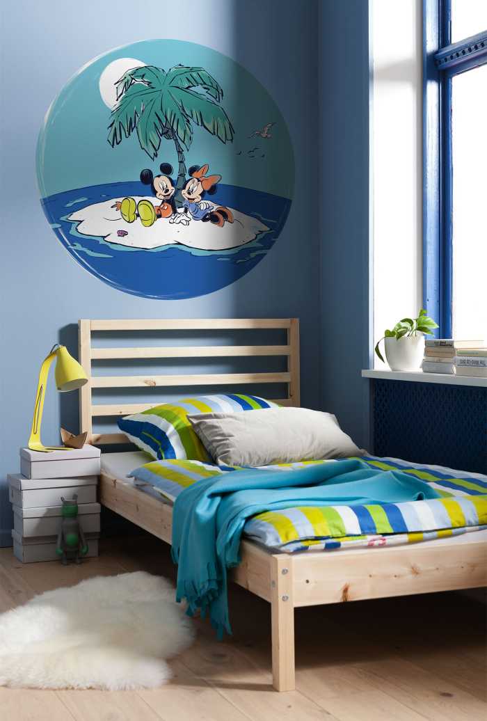 Non-woven adhesive round mural Mickey and Minnie Remote Island