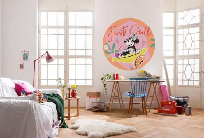 Non-woven adhesive round mural Minnie Chill