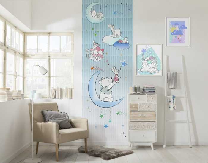 Standard Non-woven Winnie the Pooh Piglet and Stars
