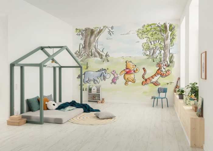 Standard Non-woven Disney Winnie the Pooh Walk Together