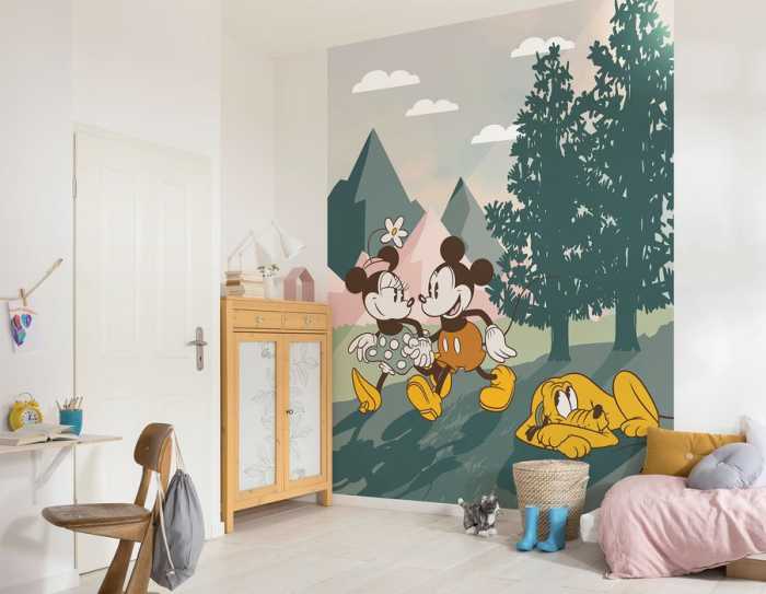Standard Non-woven Mickey & Minnie Embrace Nature